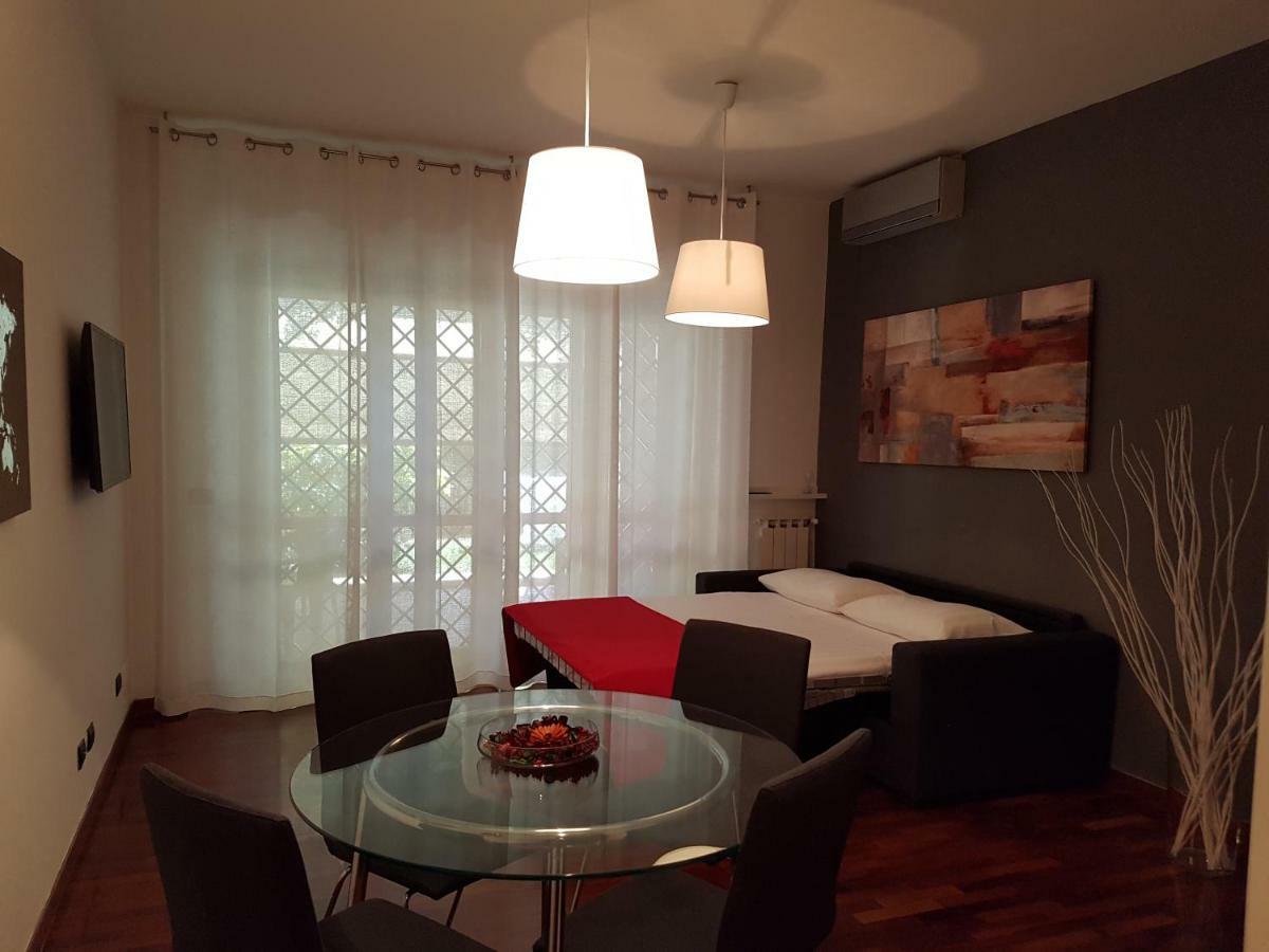 Stoccolma 11 Airport And Fiera Apartment Fiumicino Bagian luar foto